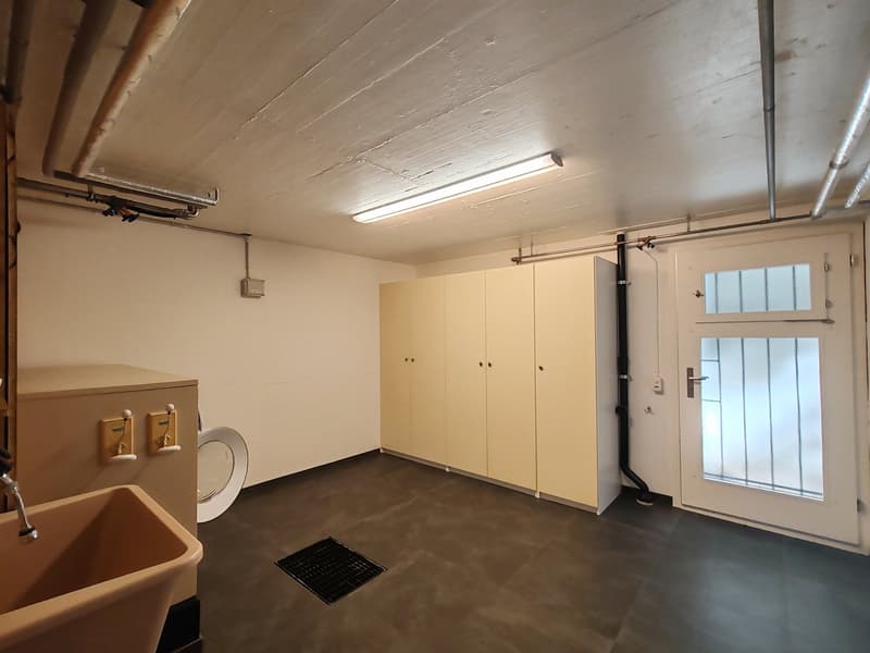 Exklusives 5½-Zimmer-Einfamilienhaus mit Garten, Balkon und Garage in Arlesheim (17)