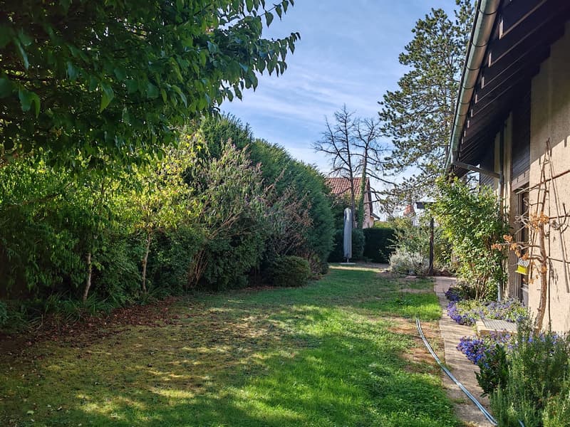 Exklusives 5½-Zimmer-Einfamilienhaus mit Garten, Balkon und Garage in Arlesheim (23)