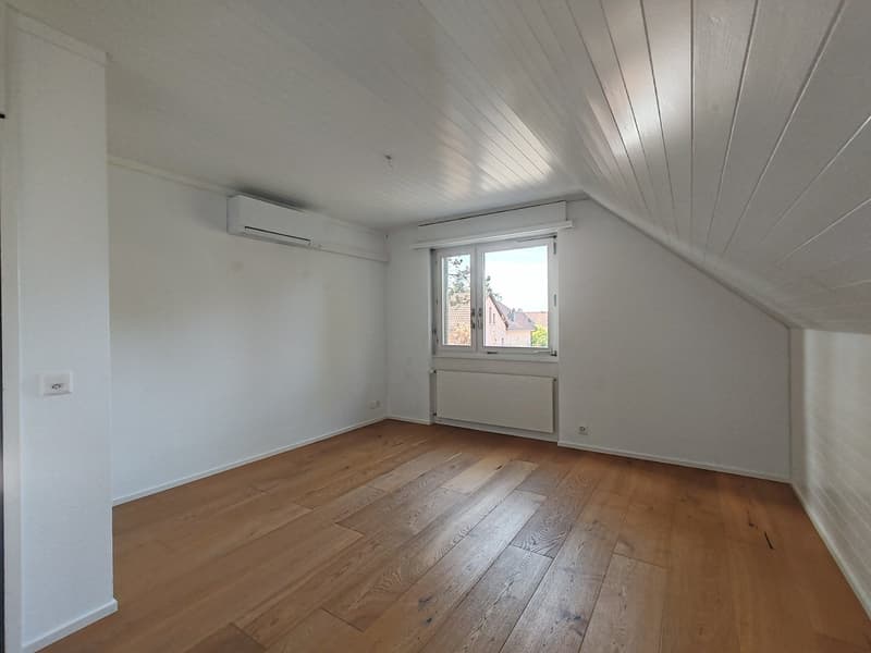 Exklusives 5½-Zimmer-Einfamilienhaus mit Garten, Balkon und Garage in Arlesheim (14)