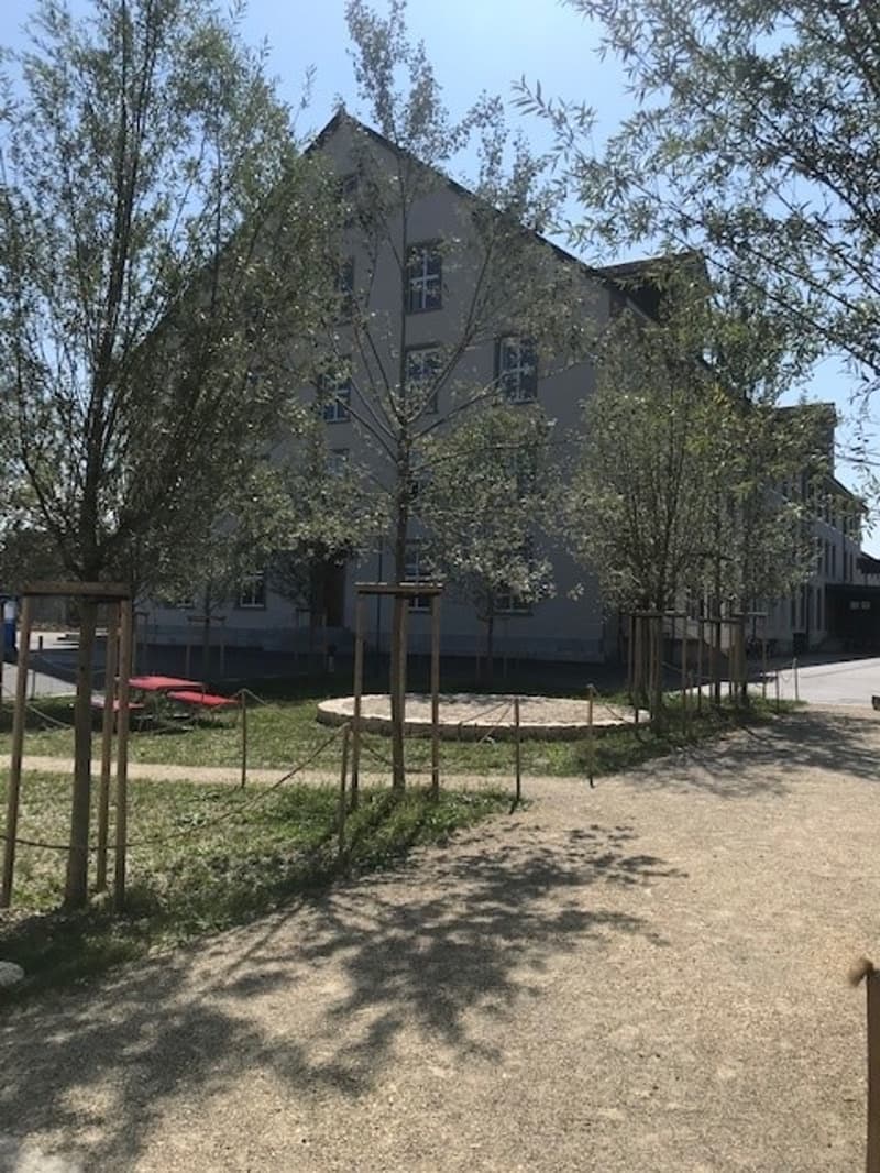 Zweitbezug: moderne 4.5 Zimmer- Maisonette Wohnung im Eigentumsstandard mit Sicht ins Grüne (16)