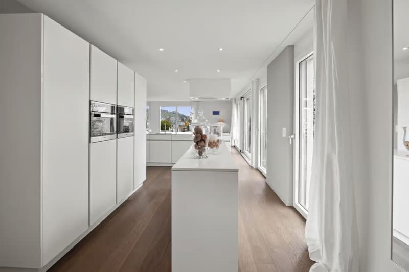 Helle 4.5-Zimmer-Wohnung mit Balkon und Garage in Winterthur (2)