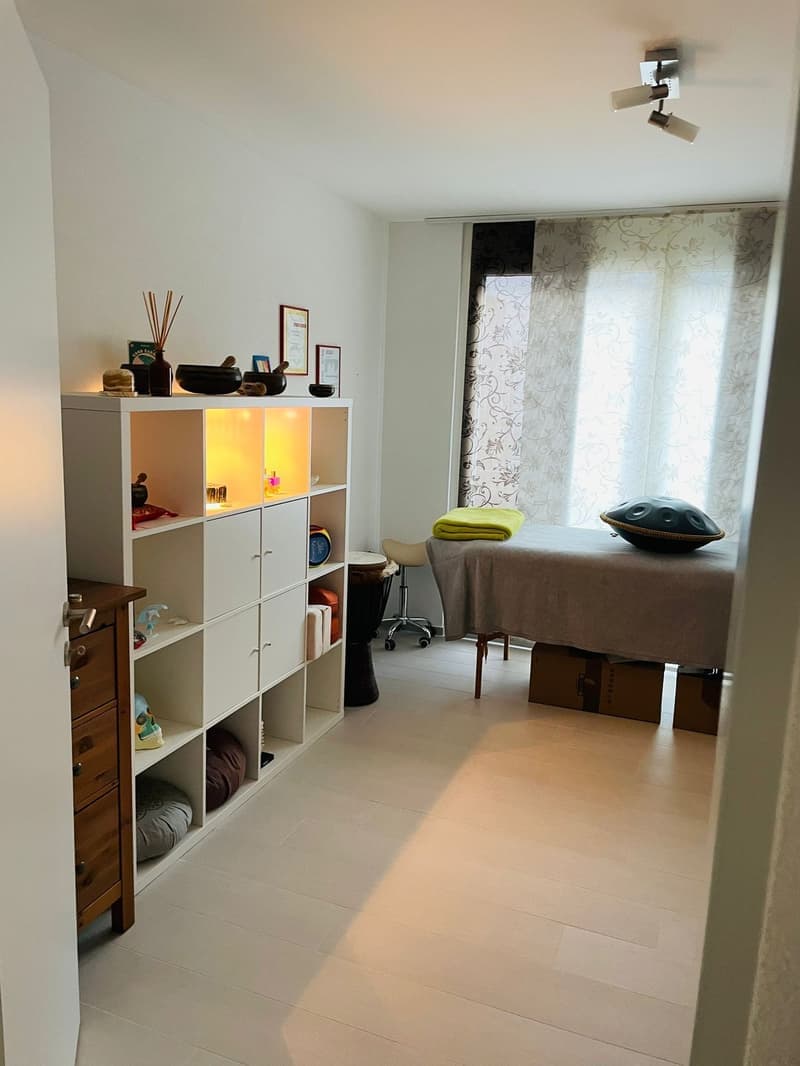Helle 4.5-Zimmer-Wohnung mit Balkon und Garage in Münchenstein (14)