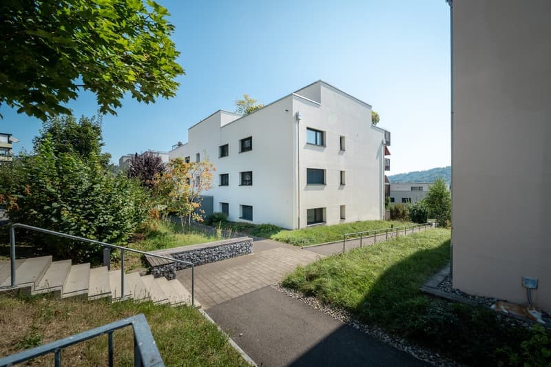 Moderne 4.5-Zimmer-Wohnung an sonniger Hanglage in Wülflingen (2)