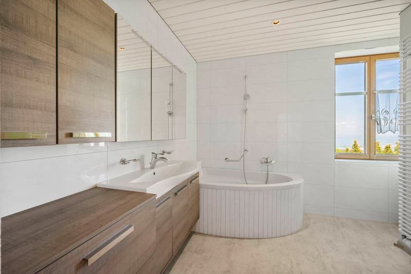 HISTORIC MULTI-FAMILY HOUSE WITH VIEW OF LAKE CONSTANCE (7)