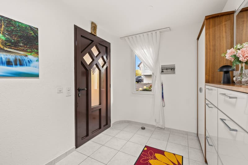 Maison d'angle soignée avec beaucoup d'espace vert - votre refuge dans un excellent emplacement (7)