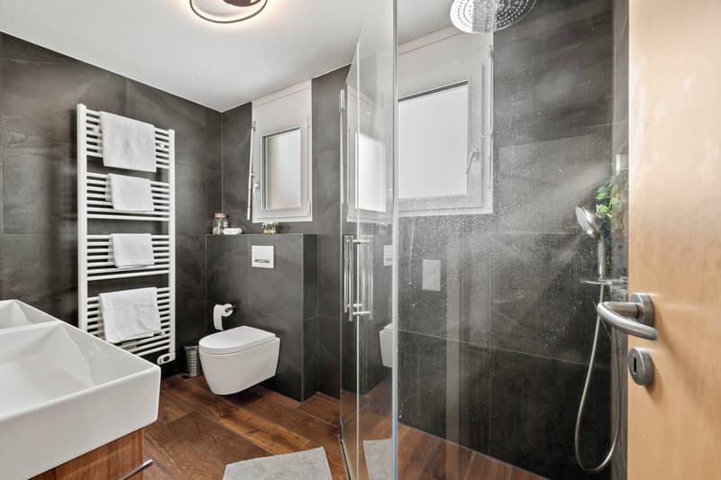 Carefully maintained corner house with plenty of green space - your retreat in a prime location (5)