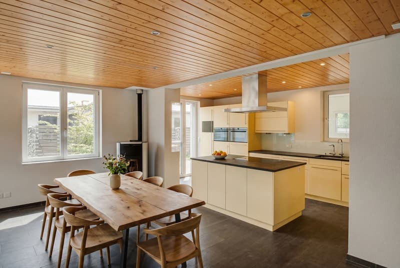CHARM FROM TWO ERAS - SKILLFULLY RENOVATED FAMILY HOME (3)