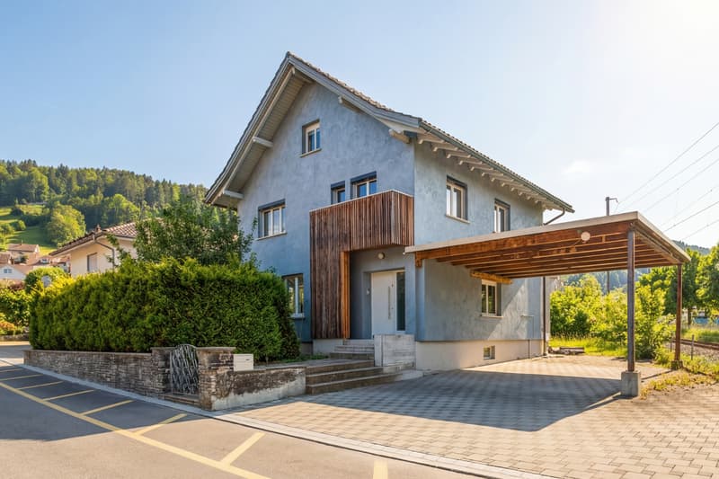 CHARM FROM TWO ERAS - SKILLFULLY RENOVATED FAMILY HOME (1)