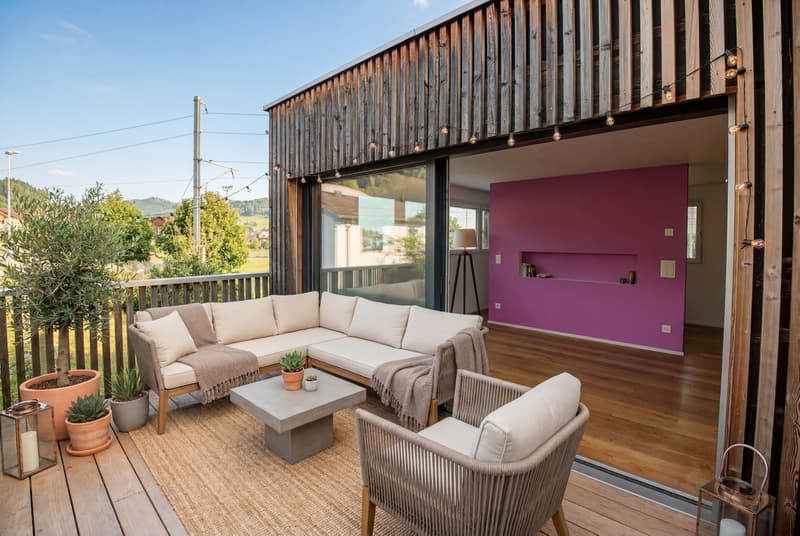 CHARM FROM TWO ERAS - SKILLFULLY RENOVATED FAMILY HOME (7)