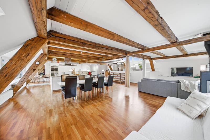 DUPLEX HISTORIQUE DE 6 PIÈCES AVEC TERRASSE SUR LE TOIT ET ESPRIT LOFT À LAUPEN ZH (4)