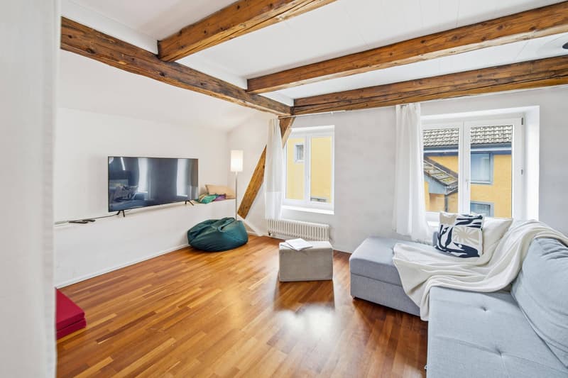 DUPLEX HISTORIQUE DE 6 PIÈCES AVEC TERRASSE SUR LE TOIT ET ESPRIT LOFT À LAUPEN ZH (2)