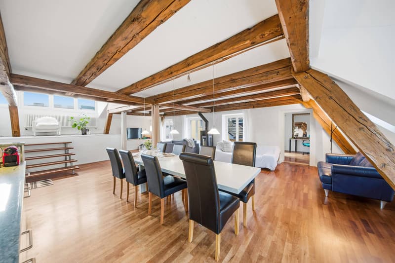DUPLEX HISTORIQUE DE 6 PIÈCES AVEC TERRASSE SUR LE TOIT ET ESPRIT LOFT À LAUPEN ZH (5)