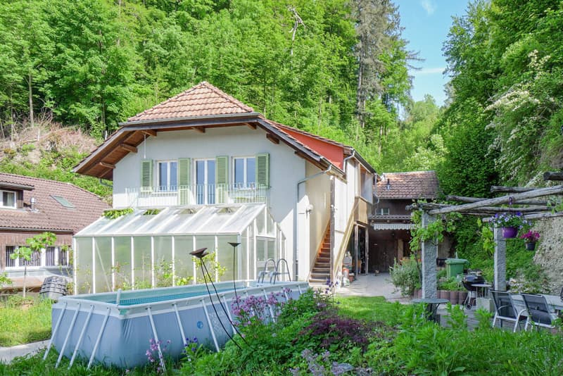 IDYLLIC GARDEN PARADISE ON THE EDGE OF THE FOREST (1)