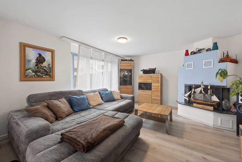 5.5-ROOM-DOUBLE-FAMILY-HOUSE WITH MOUNTAIN VIEW AND POTENTIAL (3)