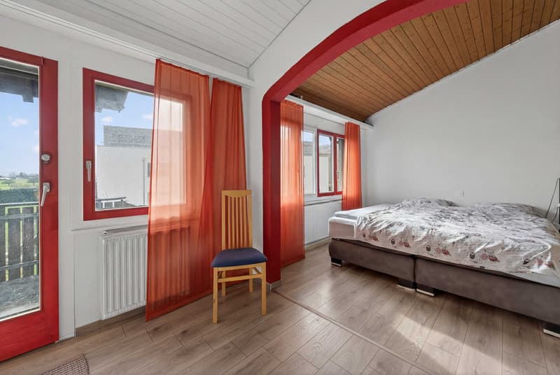 5.5-ROOM-DOUBLE-FAMILY-HOUSE WITH MOUNTAIN VIEW AND POTENTIAL (8)