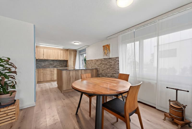 5.5-ROOM-DOUBLE-FAMILY-HOUSE WITH MOUNTAIN VIEW AND POTENTIAL (4)