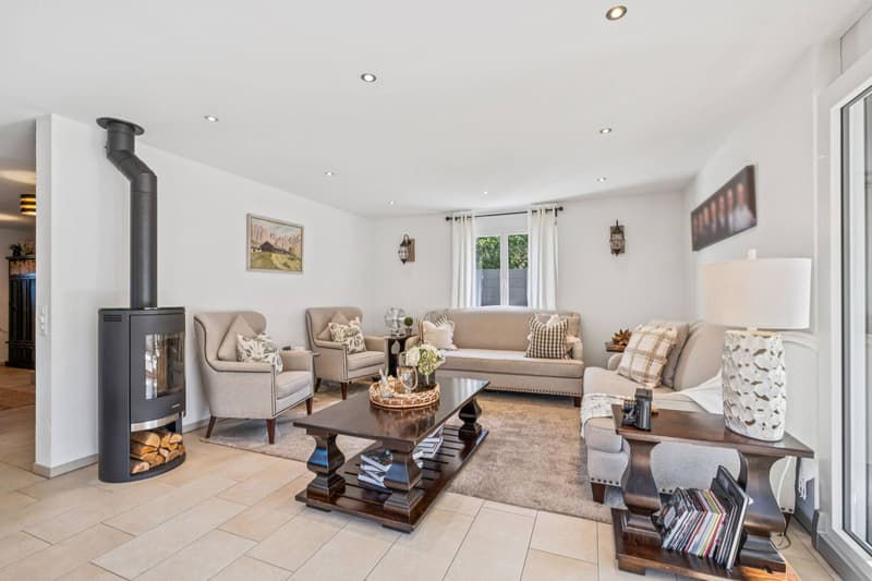 MODERN LIVING WITH TIMELESS ELEGANCE (2)
