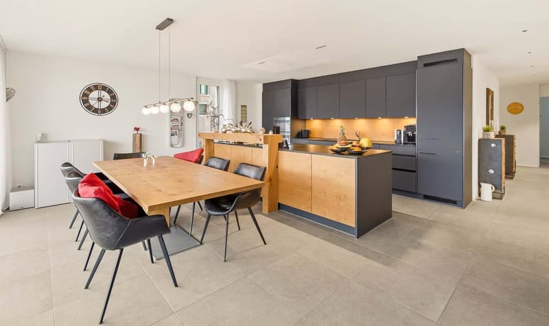 CLASSE ET CONFORT DANS LA VERDURE - APPARTEMENT DE 4.5 PIÈCES À L'ÉTAT NEUF (2)
