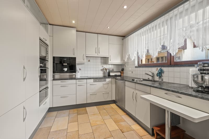 CHARMING 7.5 ROOM CORNER DETACHED HOUSE WITH VERSATILE STUDIO (4)