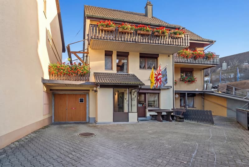 CHARMING 7.5 ROOM CORNER DETACHED HOUSE WITH VERSATILE STUDIO (1)