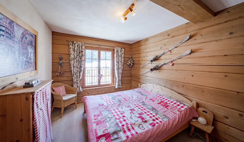 FIRST-CLASS LOG CABIN IN CHURWALDEN - 4.5 ROOM MAISONETTE ON THE ROOF (4)