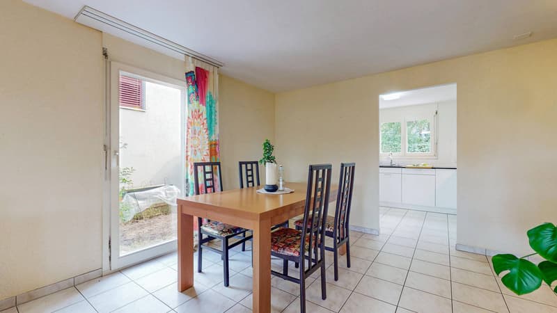 WELL-MAINTAINED 6.5-ROOM SEMI-DETACHED HOUSE WITH GARDEN AND BALCONY (4)