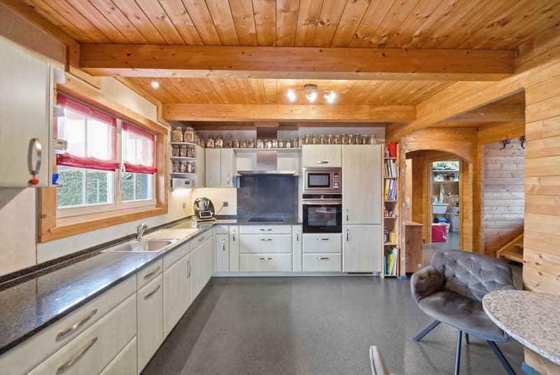 WELL-DESIGNED 4.5-ROOM SINGLE-FAMILY HOME WITH A TERRACE AND CARPORT (3)