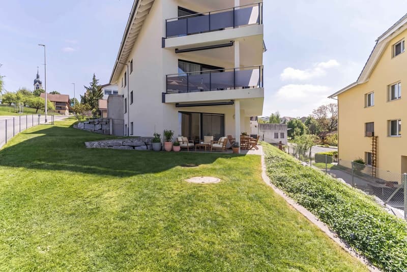 ELEGANTE APPARTAMENTO CON GIARDINO E AMPIO SPAZIO ESTERNO (7)