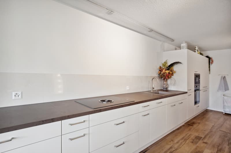 APPARTEMENT LUMINEUX AVEC BALCON VITRÉ ET BIEN DESSERVI (3)