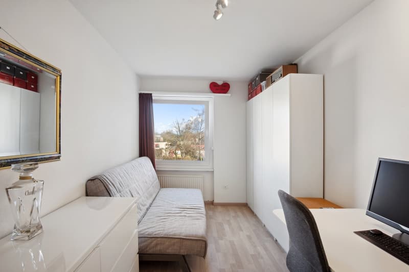 APPARTEMENT LUMINEUX AVEC BALCON VITRÉ ET BIEN DESSERVI (5)