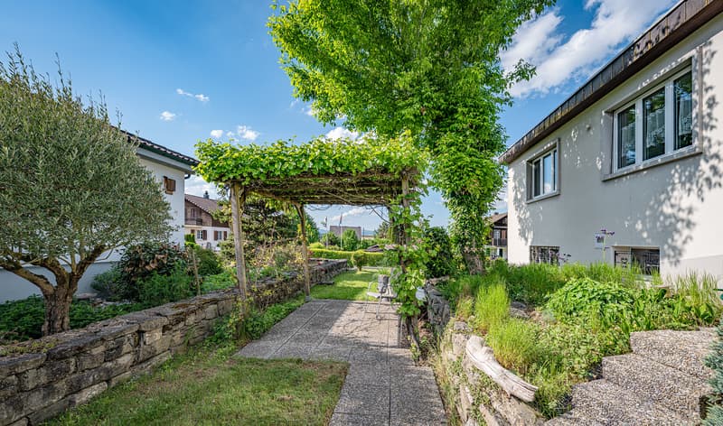 THINK BIG - WELL MAINTAINED 7.5 ROOM DETACHED HOUSE (7)