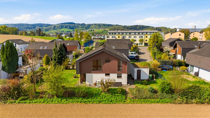 CHARME UND RUHE - FREISTEHENDES EINFAMILIENHAUS IN DOTTIKON (1)