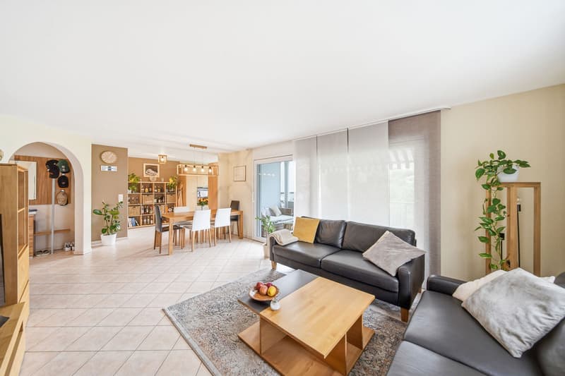 NICE AND GOOD - WELL-KEPT 4.5 ROOM APARTMENT IN THE CITY CENTER (1)