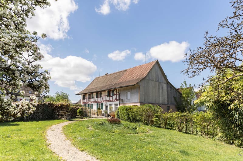 GESCHICHTE SCHREIBEN - MEHRGENERATIONENHAUS MIT POTENZIAL IN OBERGLATT (1)