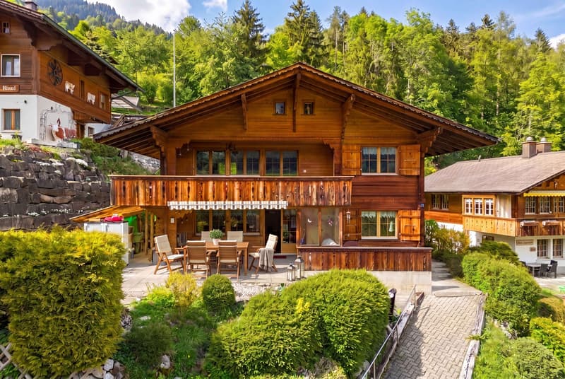 BEAUTIFUL CHALET WITH TWO APARTMENTS (1)