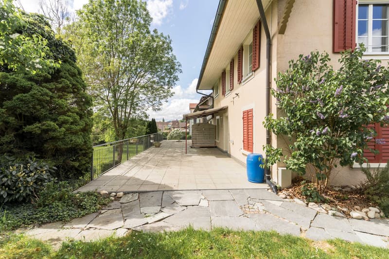 IMMEUBLE RÉSIDENTIEL ET COMMERCIAL DE GRANDE SUPERFICIE AU CENTRE DU VILLAGE (2)
