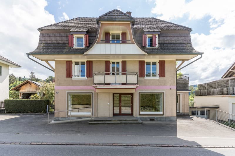 IMMEUBLE RÉSIDENTIEL ET COMMERCIAL DE GRANDE SUPERFICIE AU CENTRE DU VILLAGE (1)
