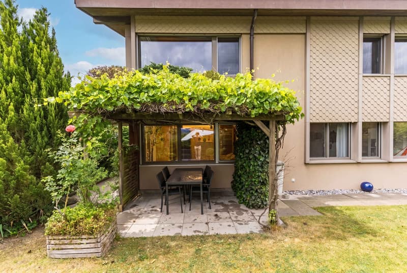 DETACHED 6.5 ROOM FAMILY HOME WITH GREAT VIEWS (7)