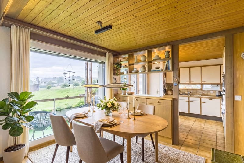 DETACHED 6.5 ROOM FAMILY HOME WITH GREAT VIEWS (3)