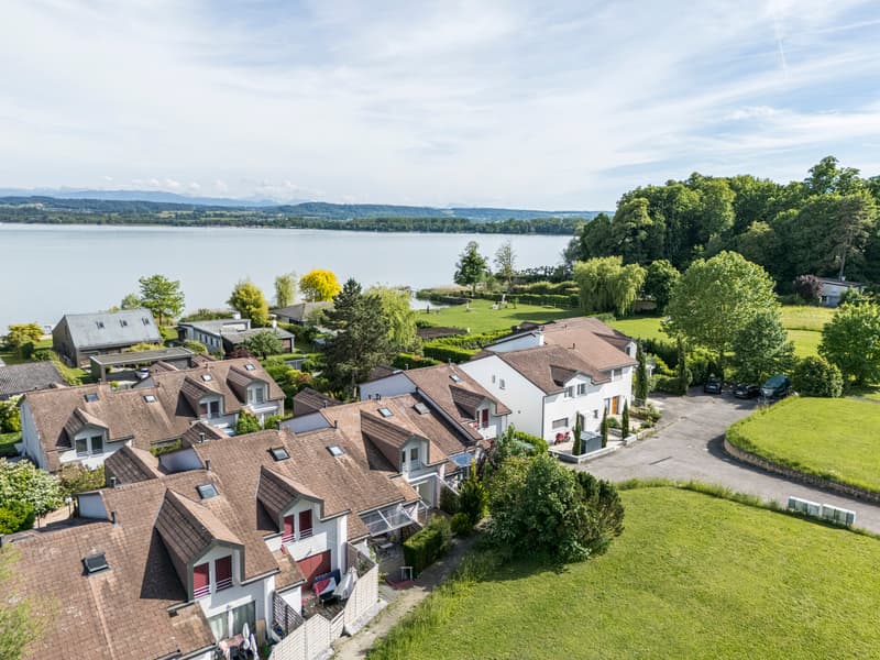 MID-TERRACE HOUSE ON LAKE MURTEN WITH PRIVATE LAKE ACCESS (1)