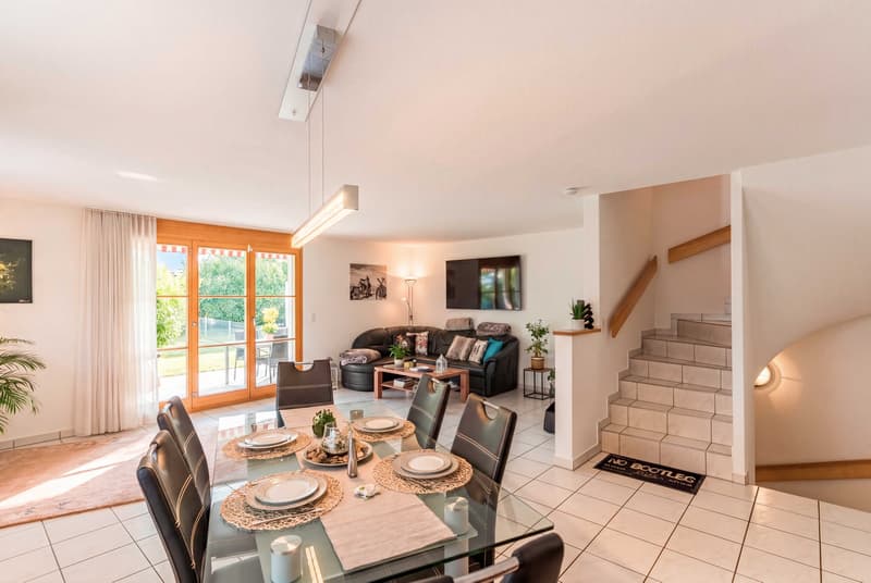 STYLISH LIVING WITH AN IDYLLIC GARDEN (2)