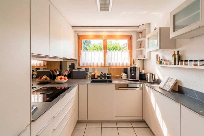 STYLISH LIVING WITH AN IDYLLIC GARDEN (3)