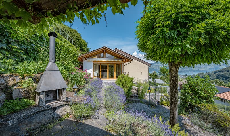 REIHENECKHAUS MIT SEE-/BERGSICHT, TERRASSE UND GARTENSITZPLATZ (1)