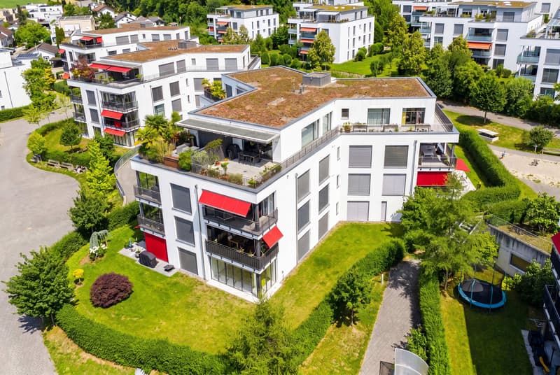 SPAZIOSO APPARTAMENTO DI 2,5 CAMERE CON GIARDINO D'INVERNO (1)