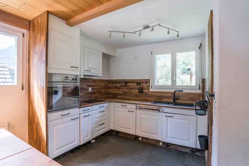 8.5 ZIMMER HAUSHÄLFTE MIT EINLIEGERWOHNUNG IN DEN BERNER ALPEN (3)