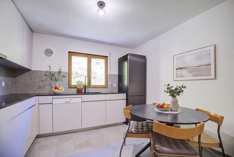CHARMANTES DOPPELEINFAMILIENHAUS MIT GARTENIDYLLE IN SCHLEITHEIM (3)