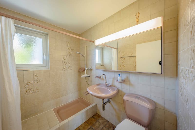 GROSSZÜGIGES 8.5 ZIMMER EINFAMILIENHAUS MIT POOL IN RUBIGEN (6)