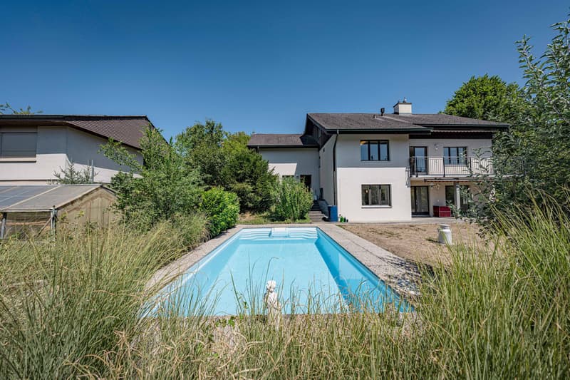 GROSSZÜGIGES 8.5 ZIMMER EINFAMILIENHAUS MIT POOL IN RUBIGEN (7)