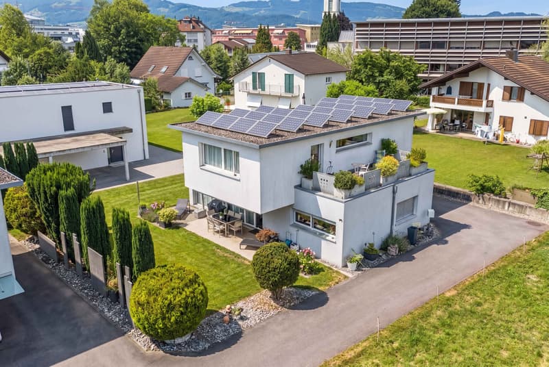 ATTRAKTIVES, FREISTEHENDES 5.5 ZIMMER EINFAMILIENHAUS IM HERZEN VON DIEPOLDSAU (1)