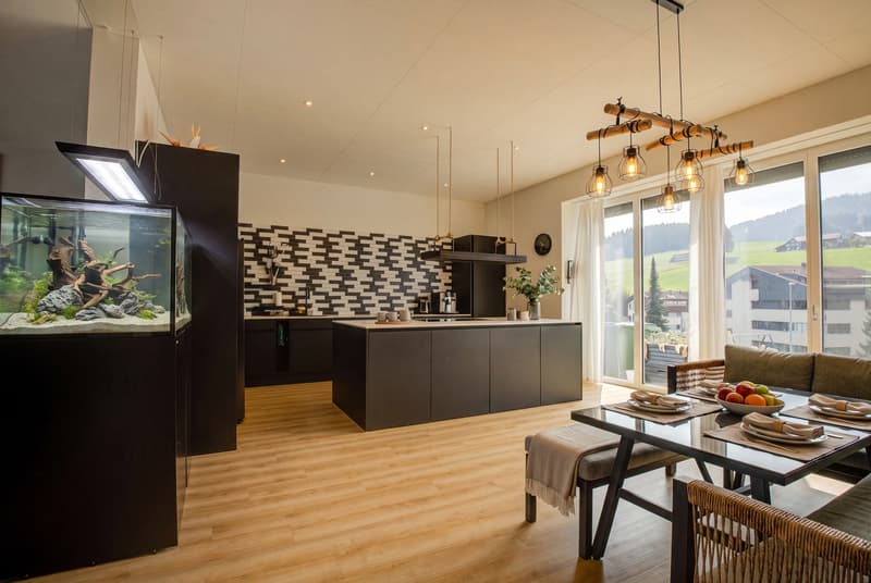 STILVOLLES 5.5 ZIMMER DOPPELEINFAMILIENHAUS MIT MODERNSTEM AUSBAUSTANDARD (2)